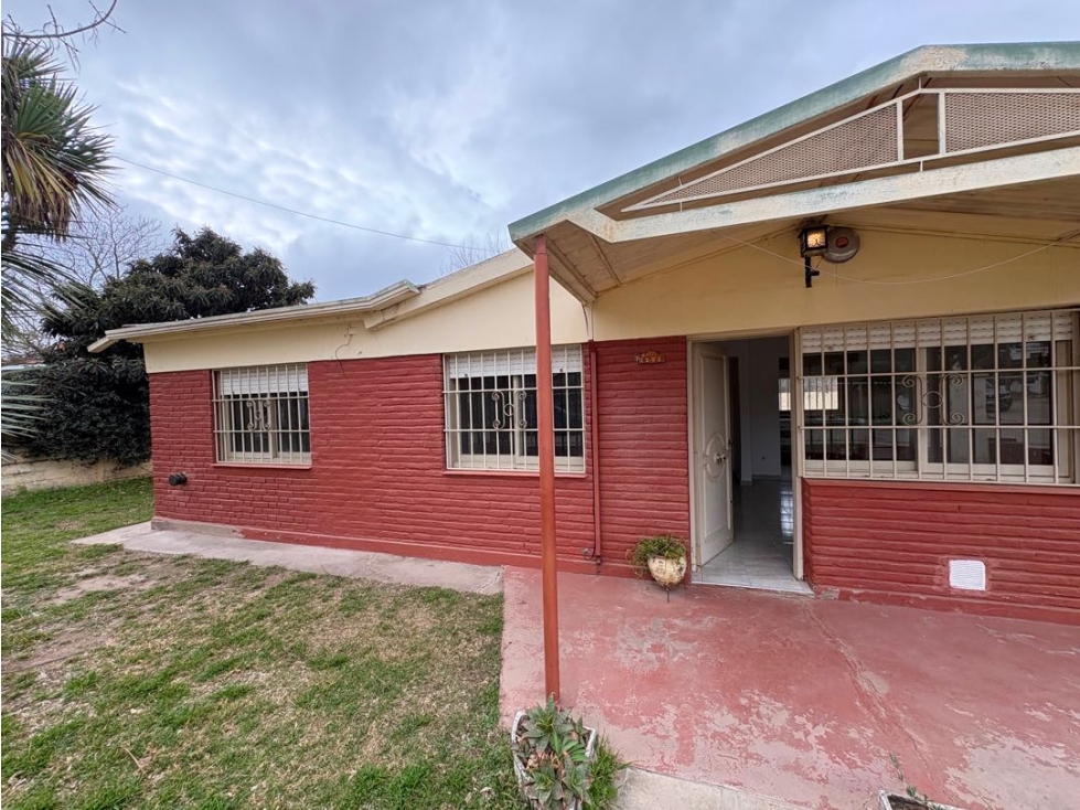 VENTA CASA ESQUINA FINANCIACIÓN A METROS DE AV. CÁRCANO CARLOS PAZ - 4