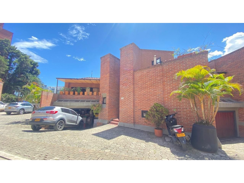 Venta Casa Los Balsos El Poblado Medellin 264 m2 jardín 12x10