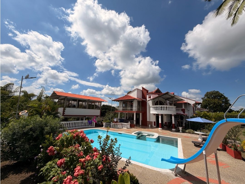 VENTA CHALET VIA AEROPUERTO ARMENIA