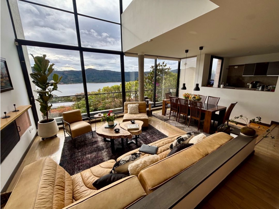 Venta. Conjunto cerrado. 213mts. 3 habs. estudio. Vista a embalse!