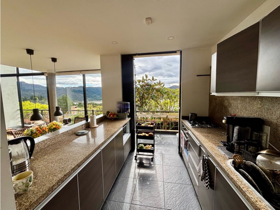 Venta. Conjunto cerrado. 213mts. 3 habs. estudio. Vista a embalse! — foto 3