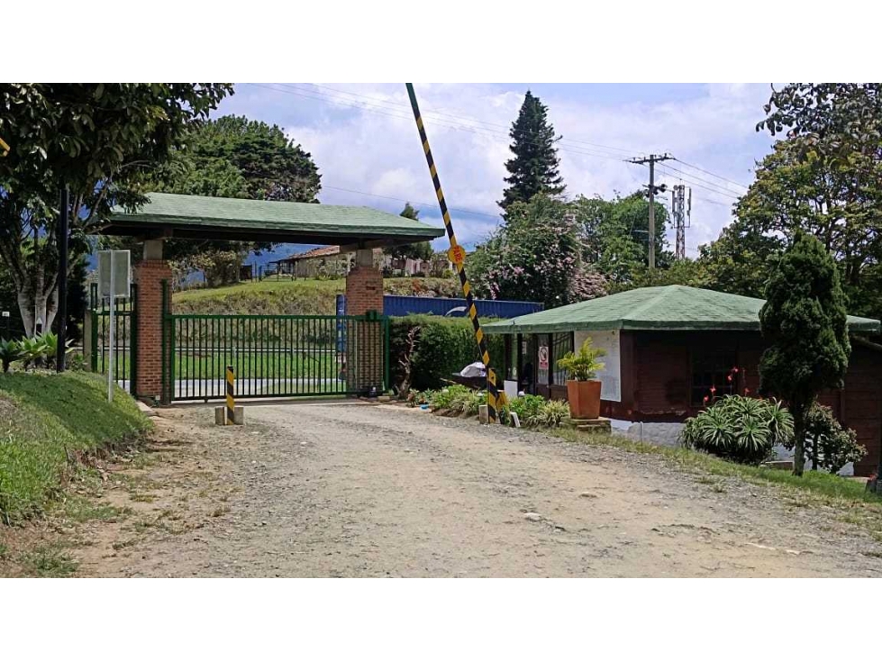 POR DEBAJO DEL VALOR COMERCIAL-LOTES EN EL LAGO CALIMA - 3