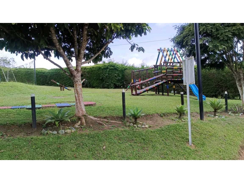 POR DEBAJO DEL VALOR COMERCIAL-LOTES EN EL LAGO CALIMA - 5