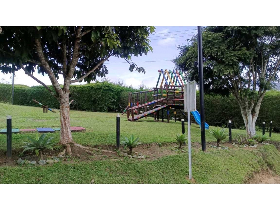 POR DEBAJO DEL VALOR COMERCIAL-LOTES EN EL LAGO CALIMA - 6