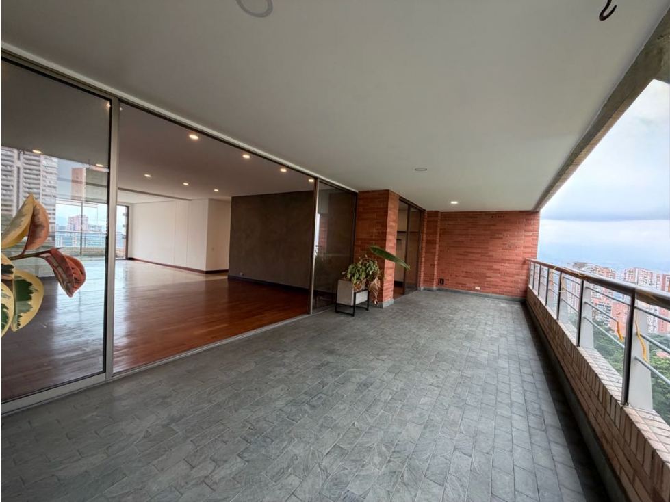 VENTA DE AMPLIO APARTAMENTO EN LA CALERA EL POBLADO | MEDELLÍN — foto 2