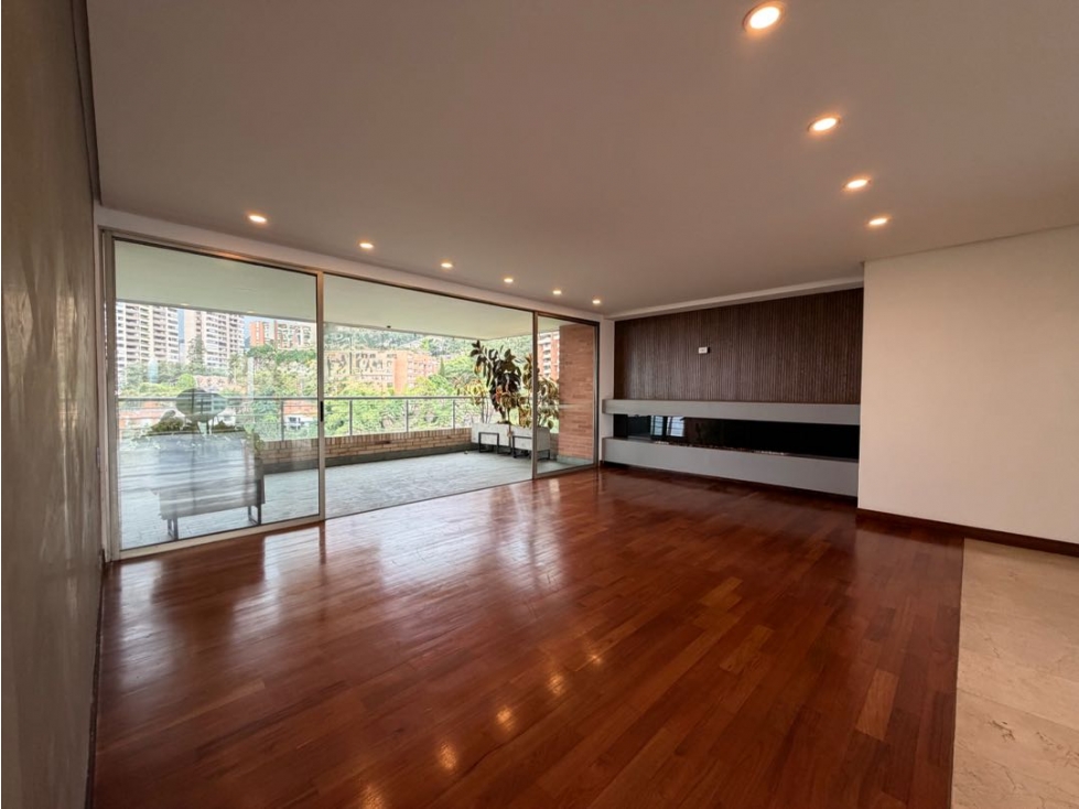 VENTA DE AMPLIO APARTAMENTO EN LA CALERA EL POBLADO | MEDELLÍN — foto 4