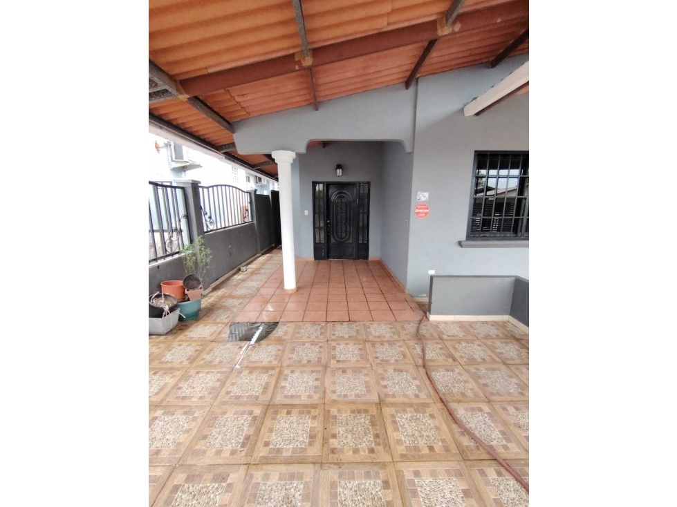 VENTA DE AMPLIA CASA EN BRISAS DEL GOLF — foto 2