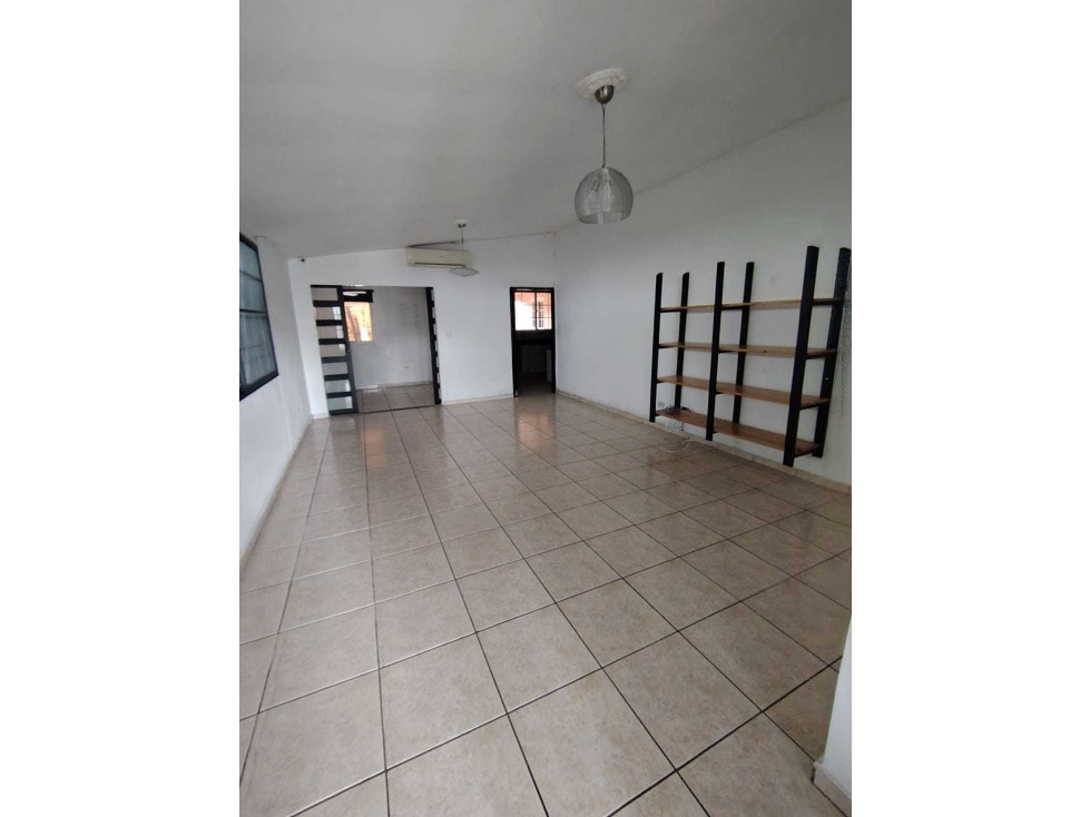 VENTA DE AMPLIA CASA EN BRISAS DEL GOLF — foto 3