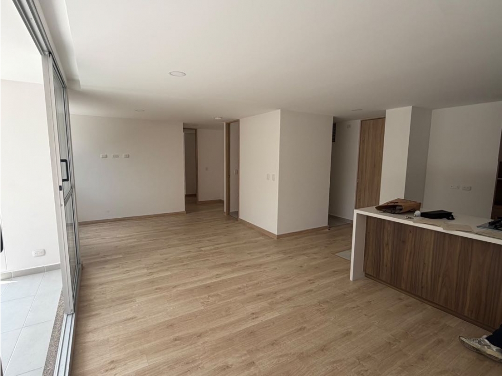 VENTA DE AMPLIO APARTAMENTO CON TERRAZA PARA ESTRENAR EN SABANETA - 1