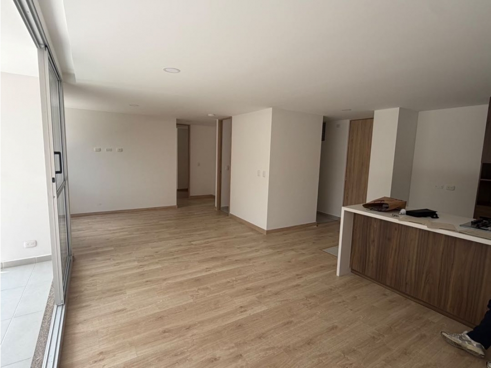 VENTA DE AMPLIO APARTAMENTO CON TERRAZA PARA ESTRENAR EN SABANETA - 2