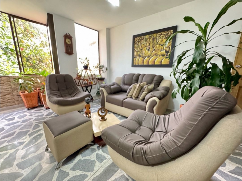 VENTA DE AMPLIO APARTAMENTO EN LA ALMERÍA LAURELES