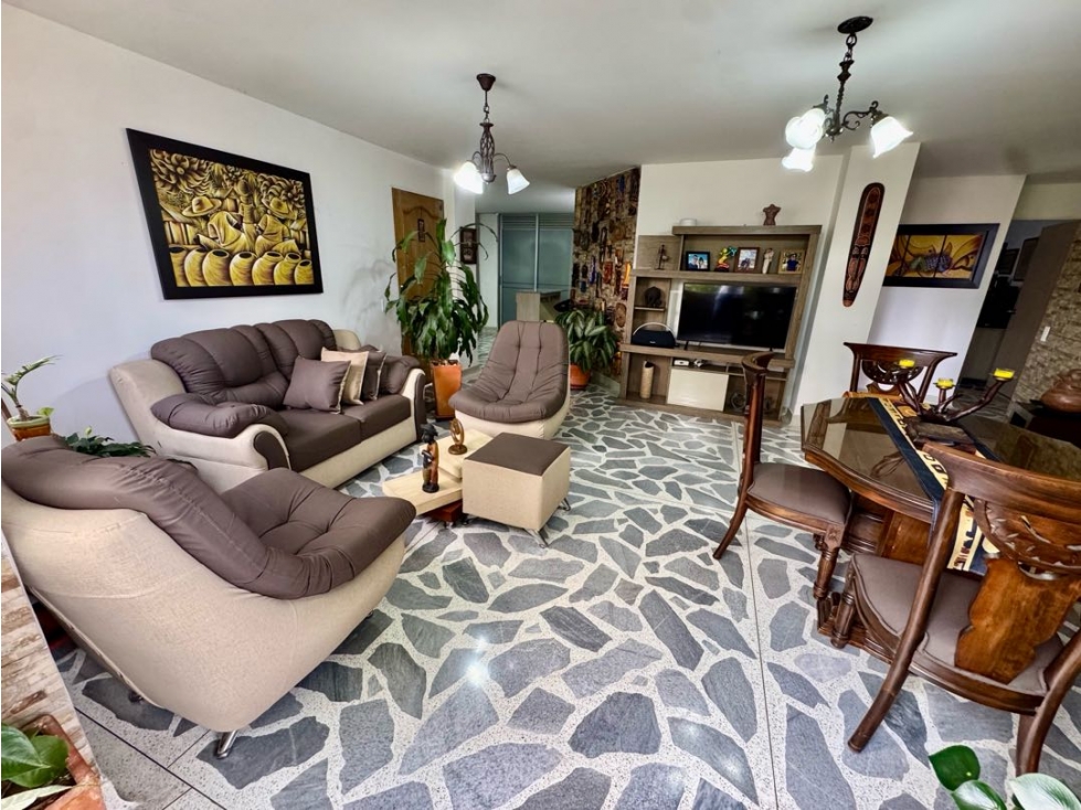VENTA DE AMPLIO APARTAMENTO EN LA ALMERÍA LAURELES — foto 2