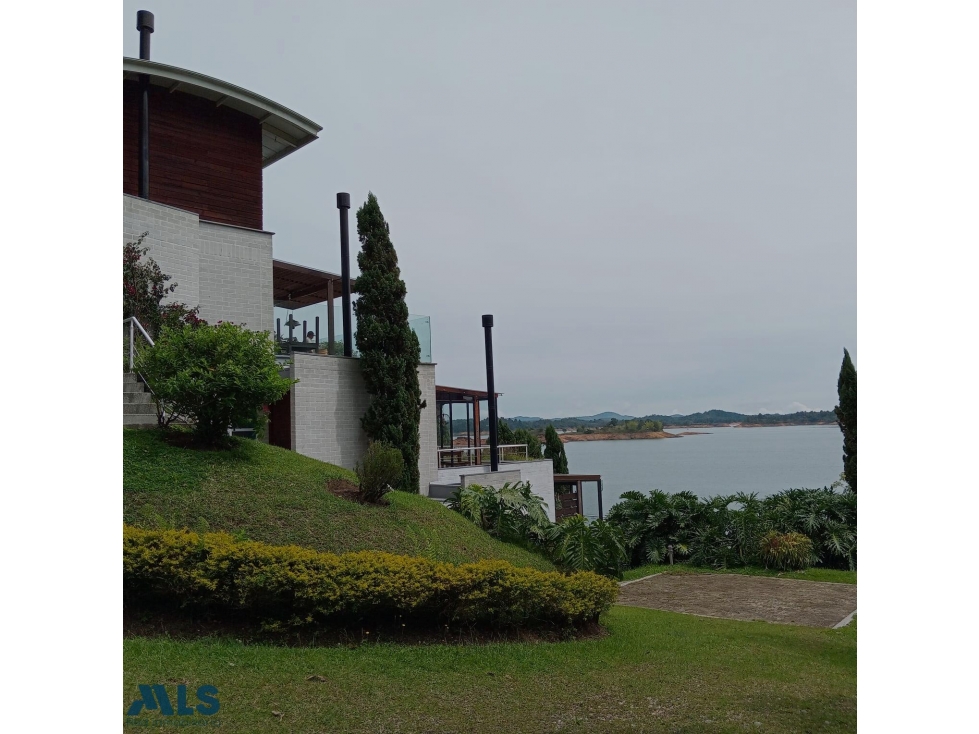 VENTA DE APARTA LOFT GUATAPE(MLS#252178) - 2