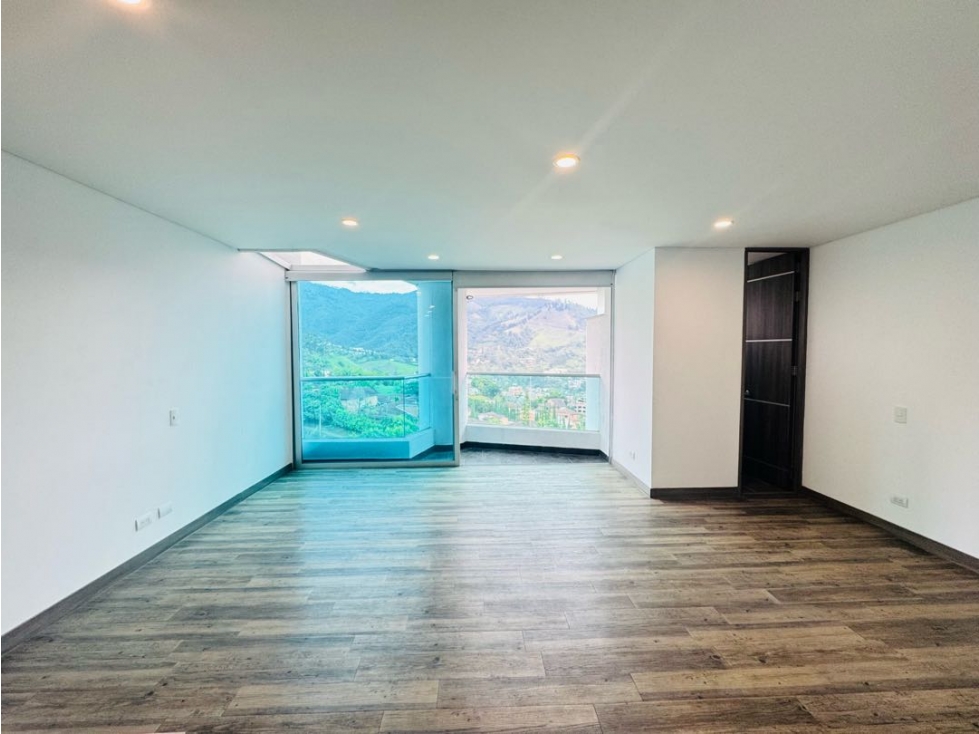 Venta de apartaloft en Sabaneta, Sector Aves María