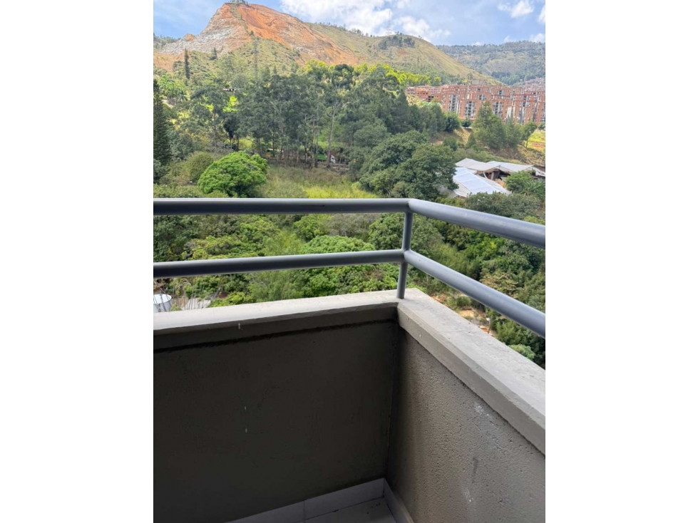 venta de apartamento al frente de la estación madera