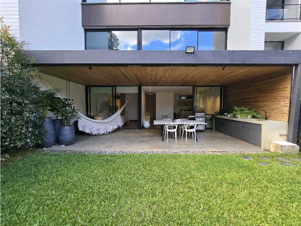 Venta de apartamento con jardín y terraza en San Lucas
