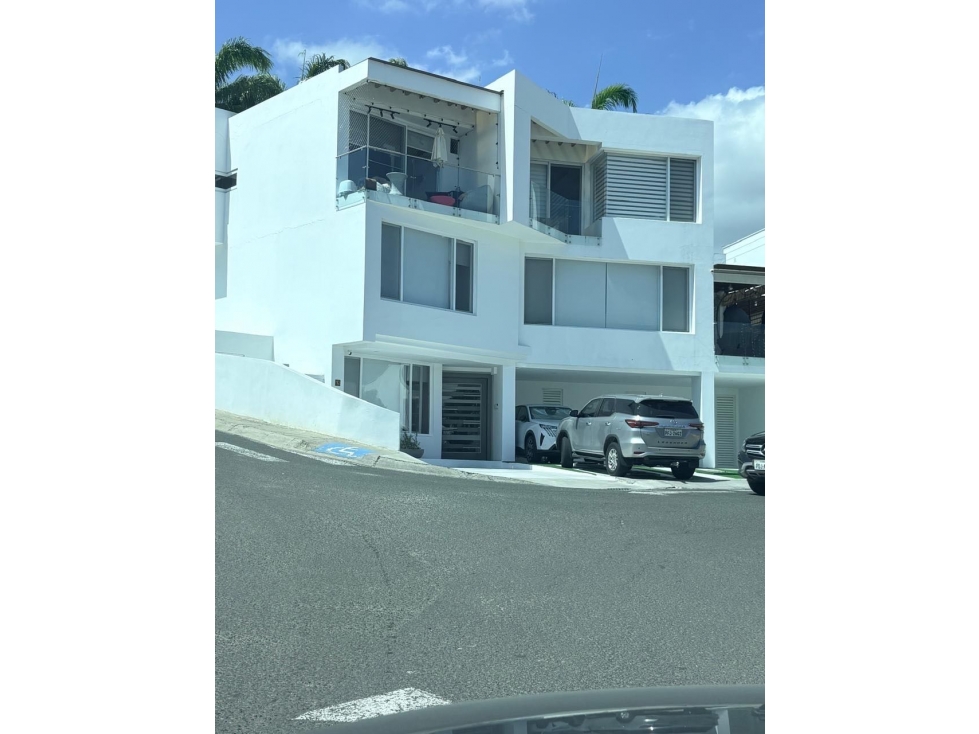 Apartamento de venta, 3 habitaciones en Ciudad del Mar Manta.