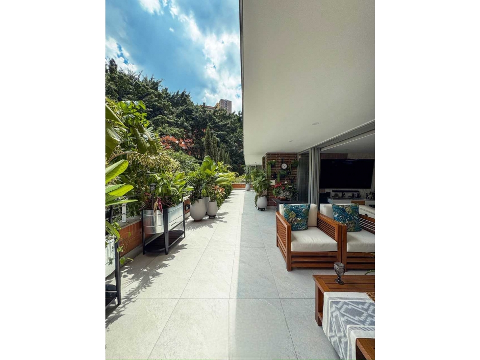VENTA DE APARTAMENTO CON TERRAZAS EN CASTROPOL, EL POBLADO — foto 2