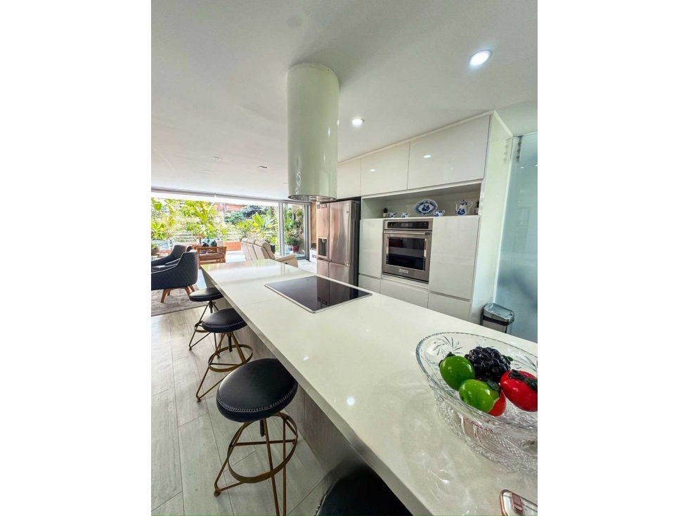 VENTA DE APARTAMENTO CON TERRAZAS EN CASTROPOL, EL POBLADO — foto 3
