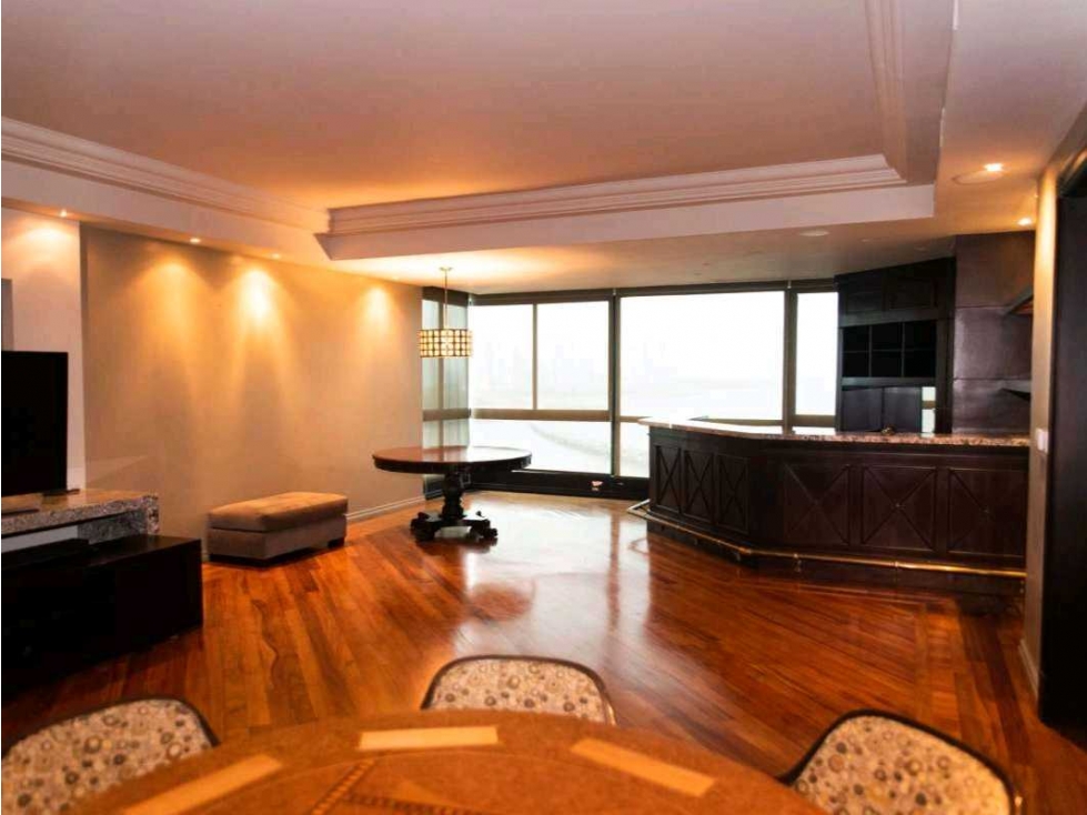 VENTA DE APARTAMENTO EN COCO DEL MAR CON PISO DE MARMOL - 1