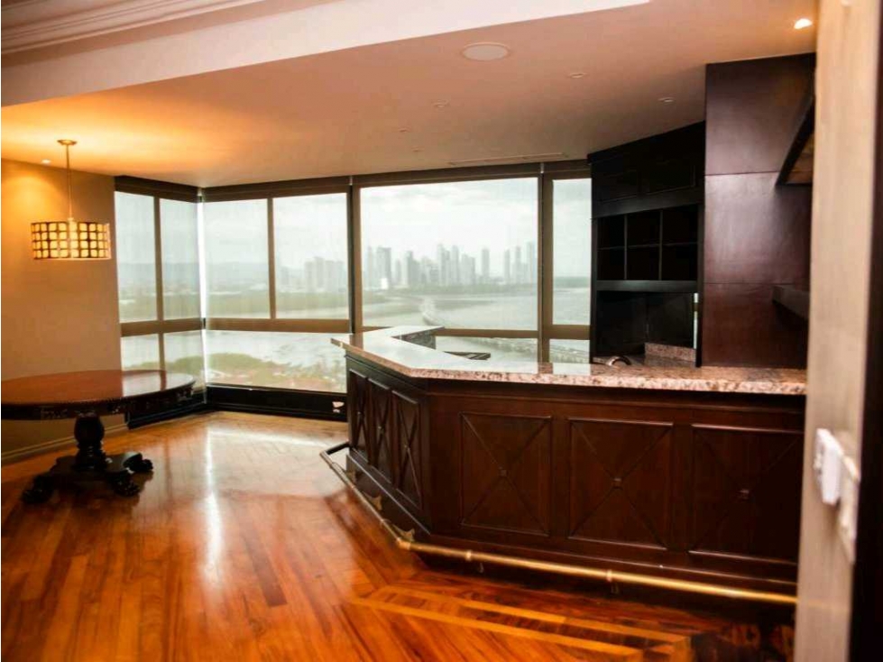 VENTA DE APARTAMENTO EN COCO DEL MAR CON PISO DE MARMOL - 2