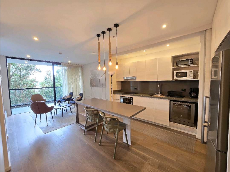 Venta de apartamento amoblado en el Alto de Las Palmas. Vista a verde. — foto 2
