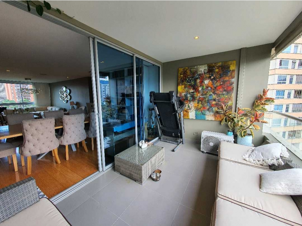 VENTA DE APARTAMENTO EN EL POBLADO,PISO ALTO. — foto 3