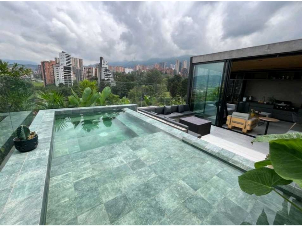 VENTA DE PENTHOUSE EN EL POBLADO, SECTOR EL CAMPESTRE, TRIPLEX.