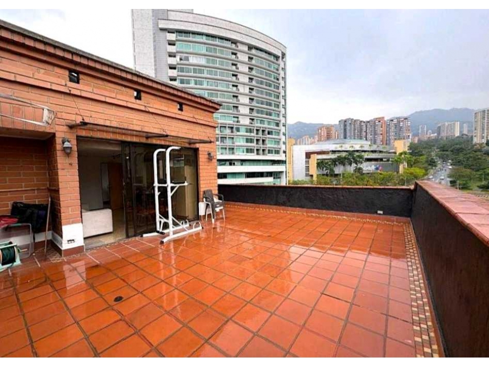 VENTA DE PENTHOUSE EN EL POBLADO CERCA OVIEDO.
