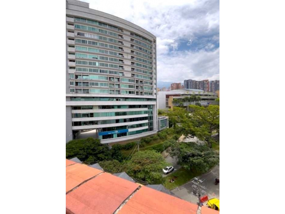 VENTA DE PENTHOUSE EN EL POBLADO CERCA OVIEDO. — foto 2