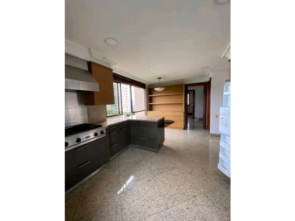 VENTA DE APARTAMENTO EN EL POBLADO CERCA AL C.C EL TESORO. — foto 6