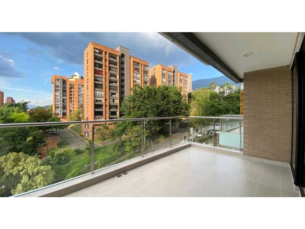 VENTA DE APARTAMENTO EN EL POBLADO, LOS BALSOS CON LA INFERIOR.