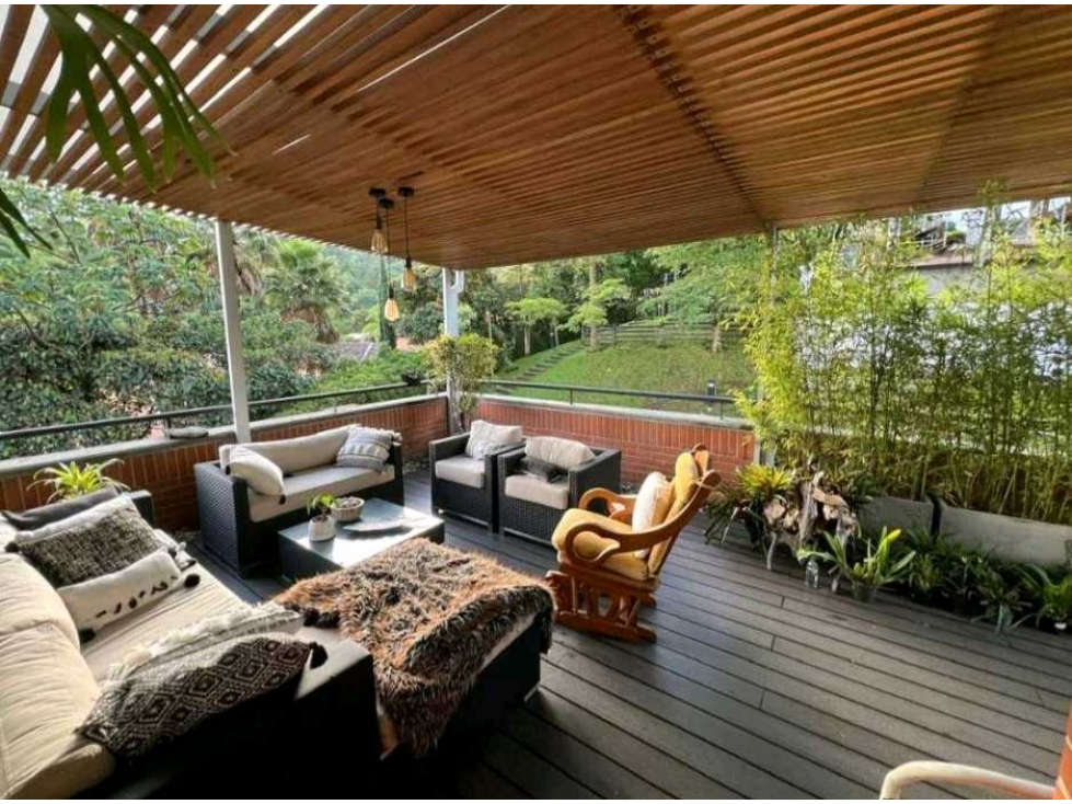 VENTA DE APARTAMENTO CON TERRAZA EN EL POBLADO, TRANSVERSAL SUPERIOR.