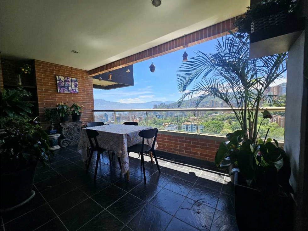 Venta de Apartamento en el Poblado, cerca al Tesoro: