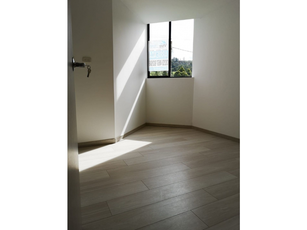 Venta de apartamento en el Retiro, cerca de la terminal y parque — foto 3
