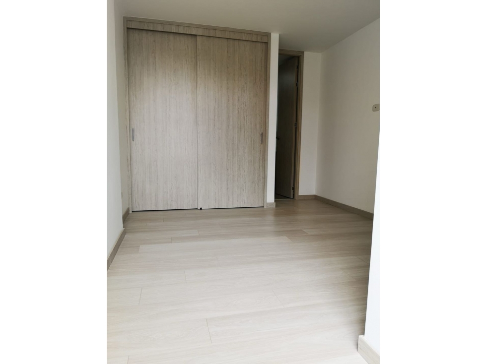 Venta de apartamento en el Retiro, cerca de la terminal y parque — foto 4