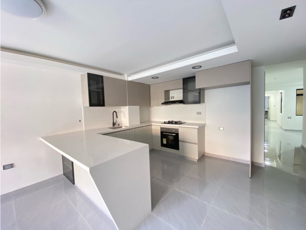 Venta de Apartamento en Envigado, sector La Magnolia, muy central.