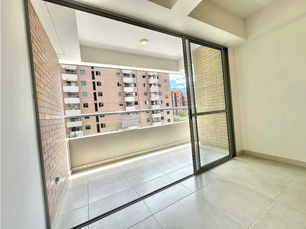 Venta de Apartamento en Envigado, zona plana, cerca al CC Viva — foto 3
