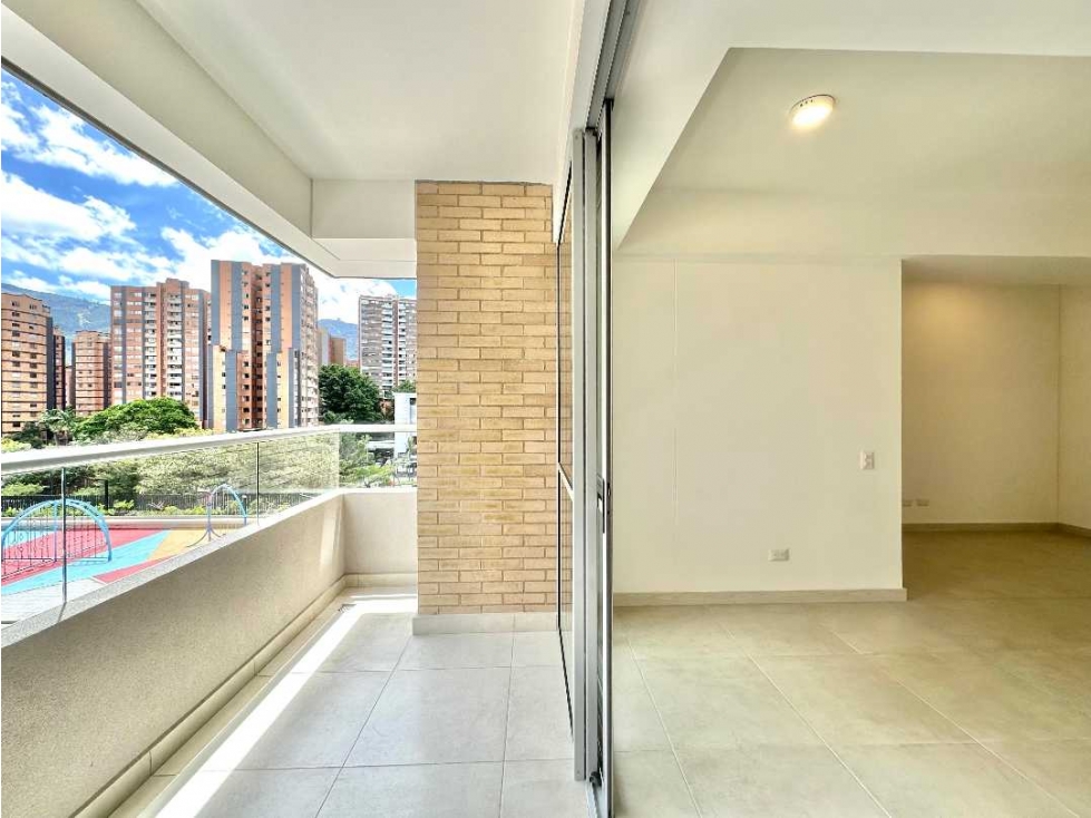 Venta de Apartamento en Envigado, zona plana, cerca al CC Viva — foto 4