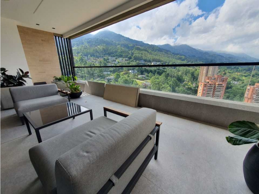 Venta de apartamento en La Calera. Piso alto, ascensor al interior.