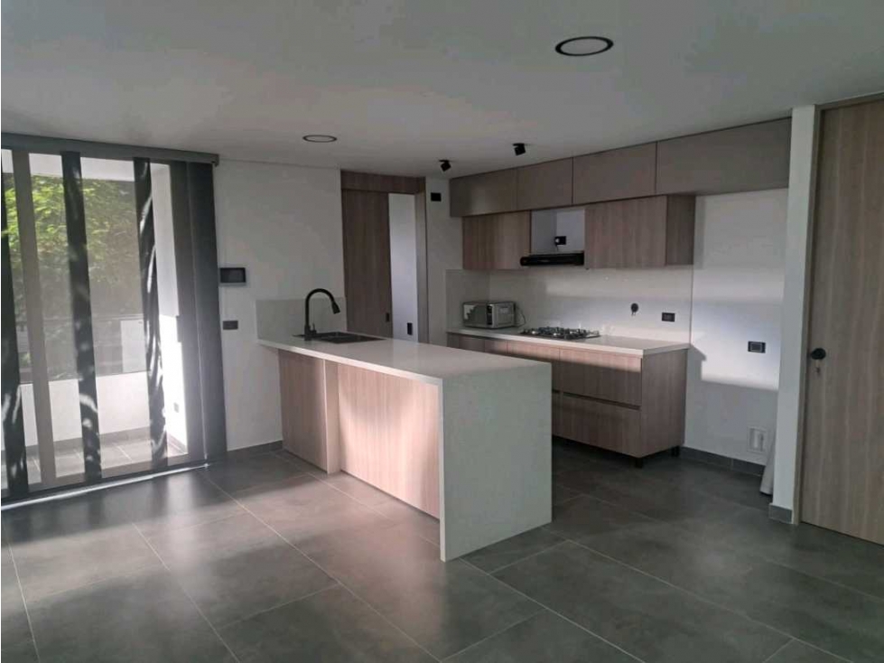 Venta de apartamento en la Castellana con terraza, piso 2, Medellín