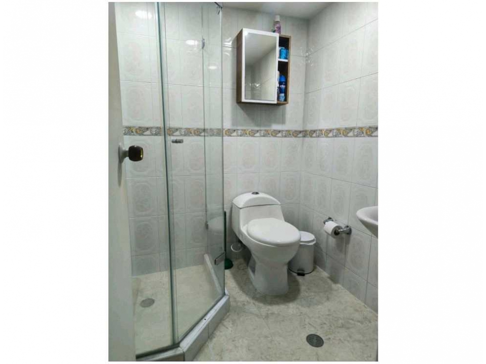 Venta de apartamento en la Castellana, Medellín, primer piso — foto 4