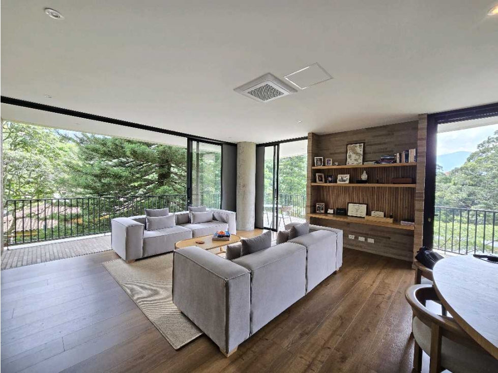 Venta de apartamento en la Loma del Campestre - Vista a verde.