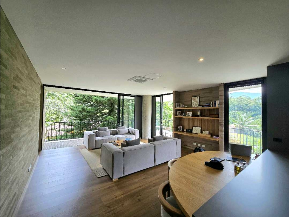 Venta de apartamento en la Loma del Campestre - Vista a verde. — foto 3