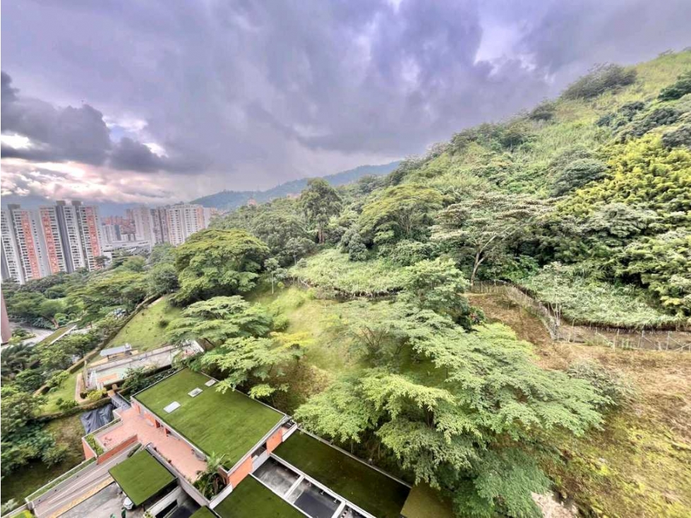 VENTA DE APARTAMENTO EN LA LOMA DE LOS BERNAL. PISO ALTO.