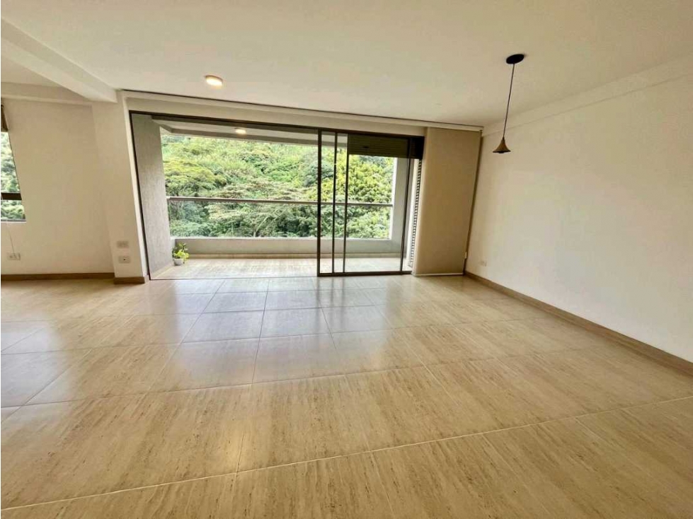 VENTA DE APARTAMENTO EN LA LOMA DE LOS BERNAL. PISO ALTO. — foto 3