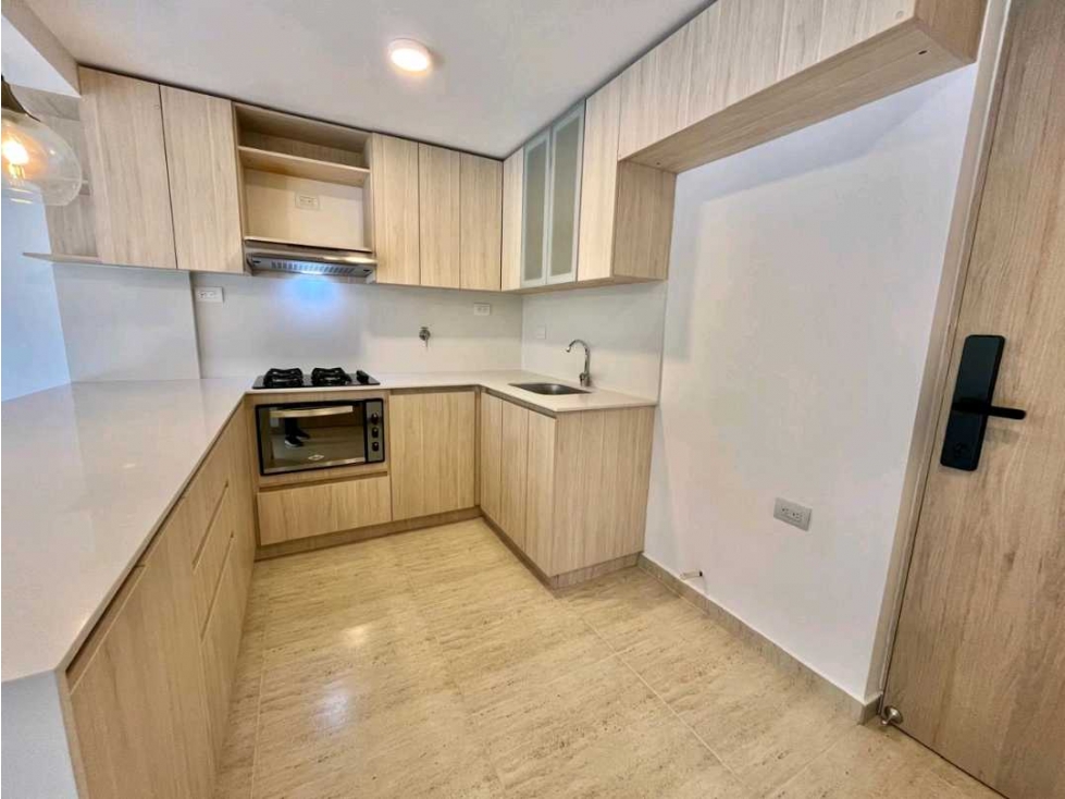 VENTA DE APARTAMENTO EN LA LOMA DE LOS BERNAL. PISO ALTO. — foto 5