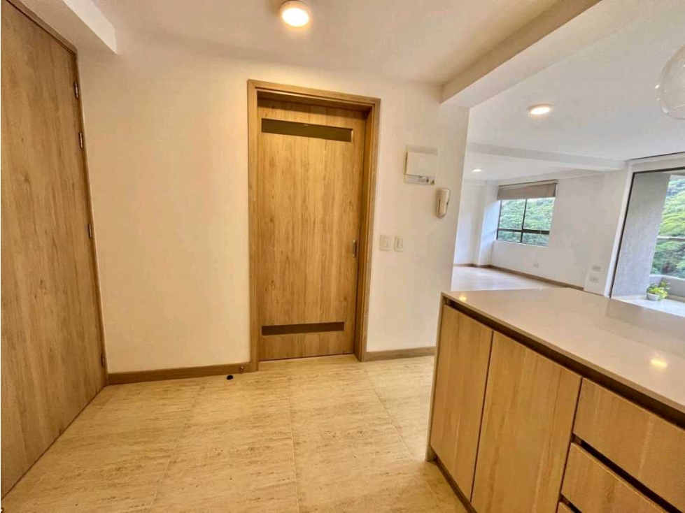VENTA DE APARTAMENTO EN LA LOMA DE LOS BERNAL. PISO ALTO. — foto 6