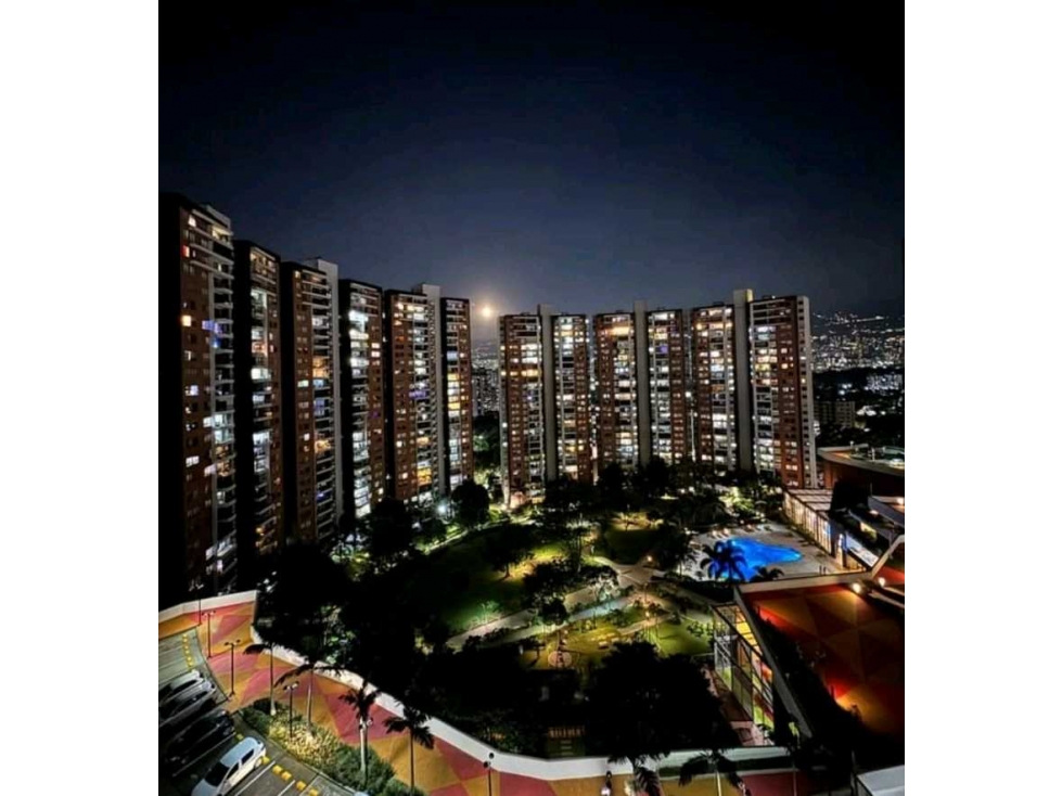 VENTA DE APARTAMENTO EN LA LOMA DE LOS BERNAL, PISO ALTO.