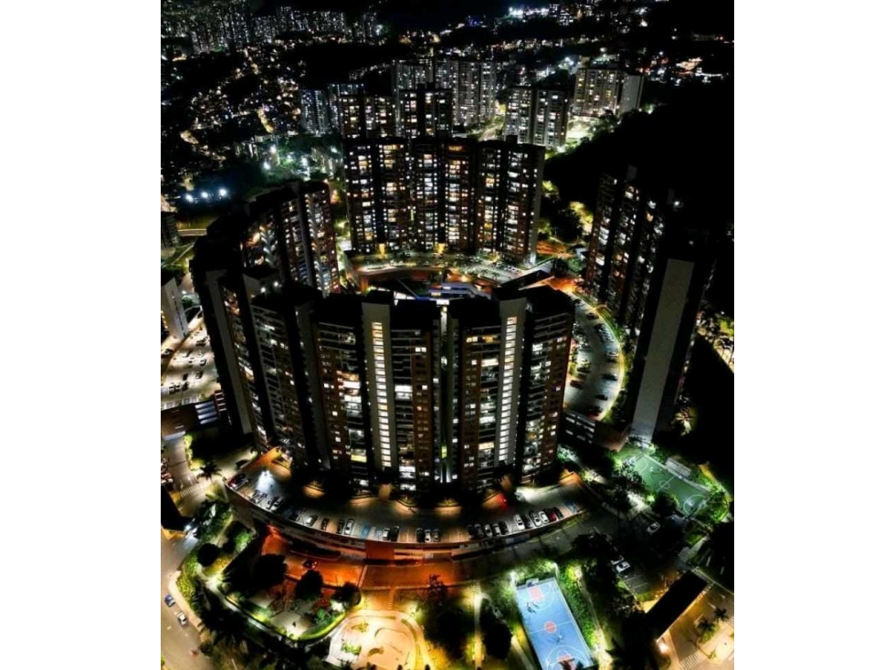 VENTA DE APARTAMENTO EN LA LOMA DE LOS BERNAL, PISO ALTO. — foto 2